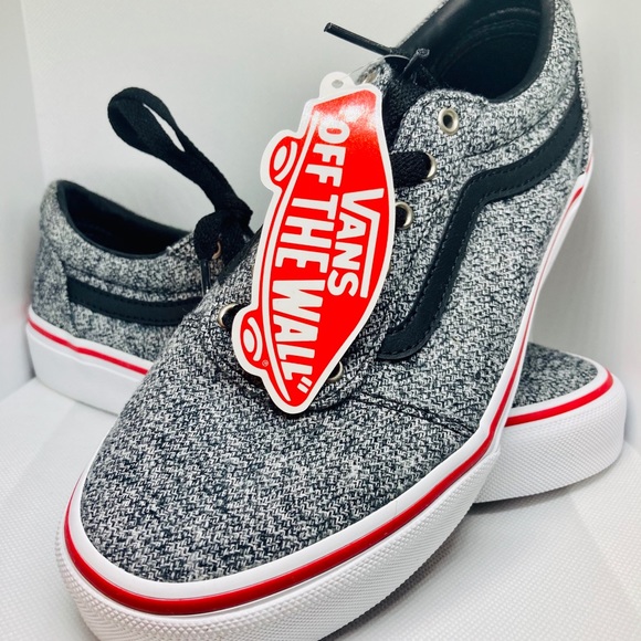 Vans for boys size 4. Black, white and red. - Picture 2 of 4